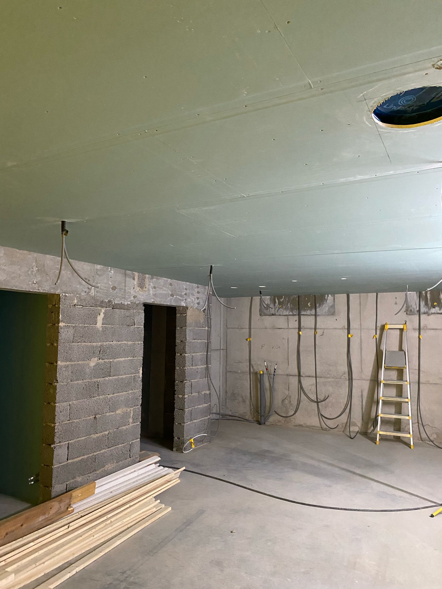 Valmistumassa oleva kattoremontti